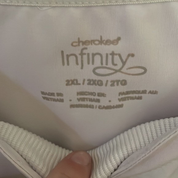 2XL white scrub top - Picture 2 of 4